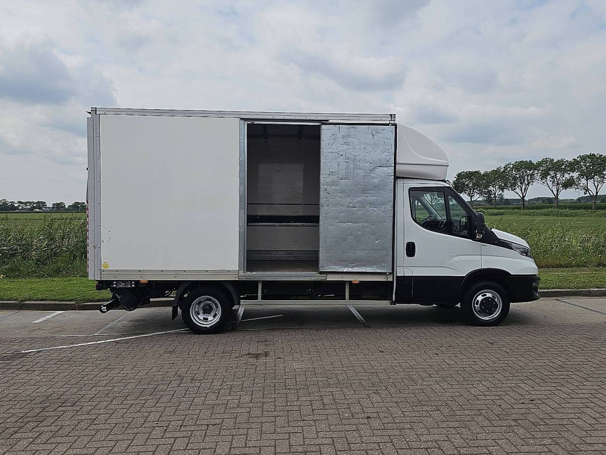 Iveco Daily IVECO DAILY 35C16 bakwagen laadklep!