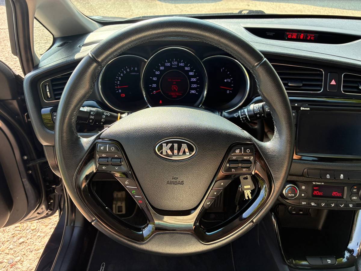 Kia cee'd Kia Cee’d Sportswagon 1.6 GDI BusinessLine | Dealer Ondh. + Clima + Cruise nu € 6.975,-!!!