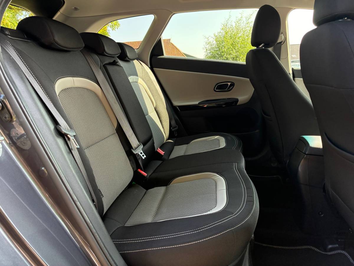 Kia cee'd Kia Cee’d Sportswagon 1.6 GDI BusinessLine | Dealer Ondh. + Clima + Cruise nu € 6.975,-!!!