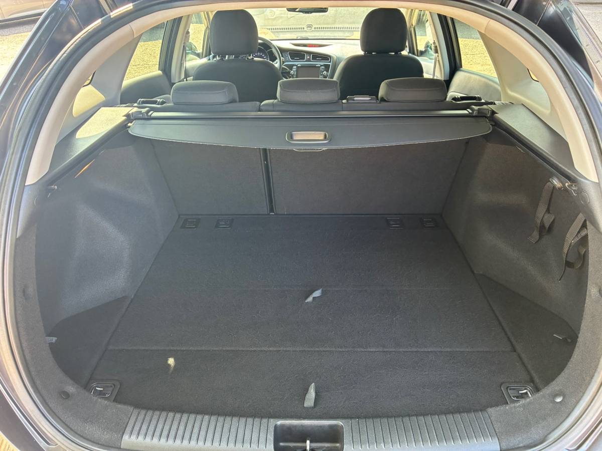 Kia cee'd Kia Cee’d Sportswagon 1.6 GDI BusinessLine | Dealer Ondh. + Clima + Cruise nu € 6.975,-!!!