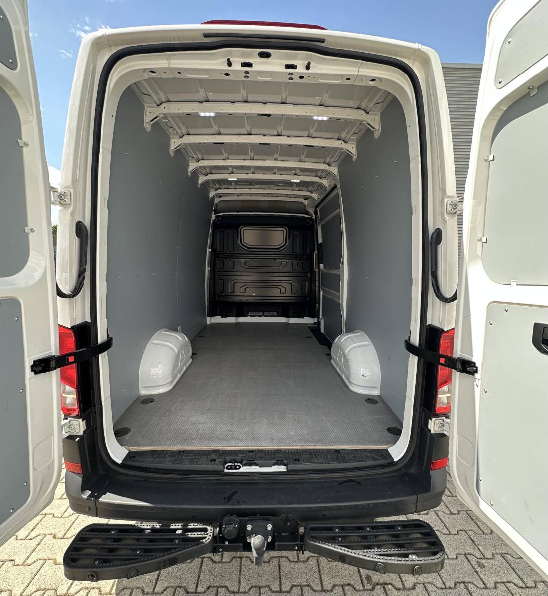 Volkswagen Crafter Volkswagen Crafter 35 2.0 TDI L3H3 Exclusive Facelift Automaat NIEUW MODEL!!