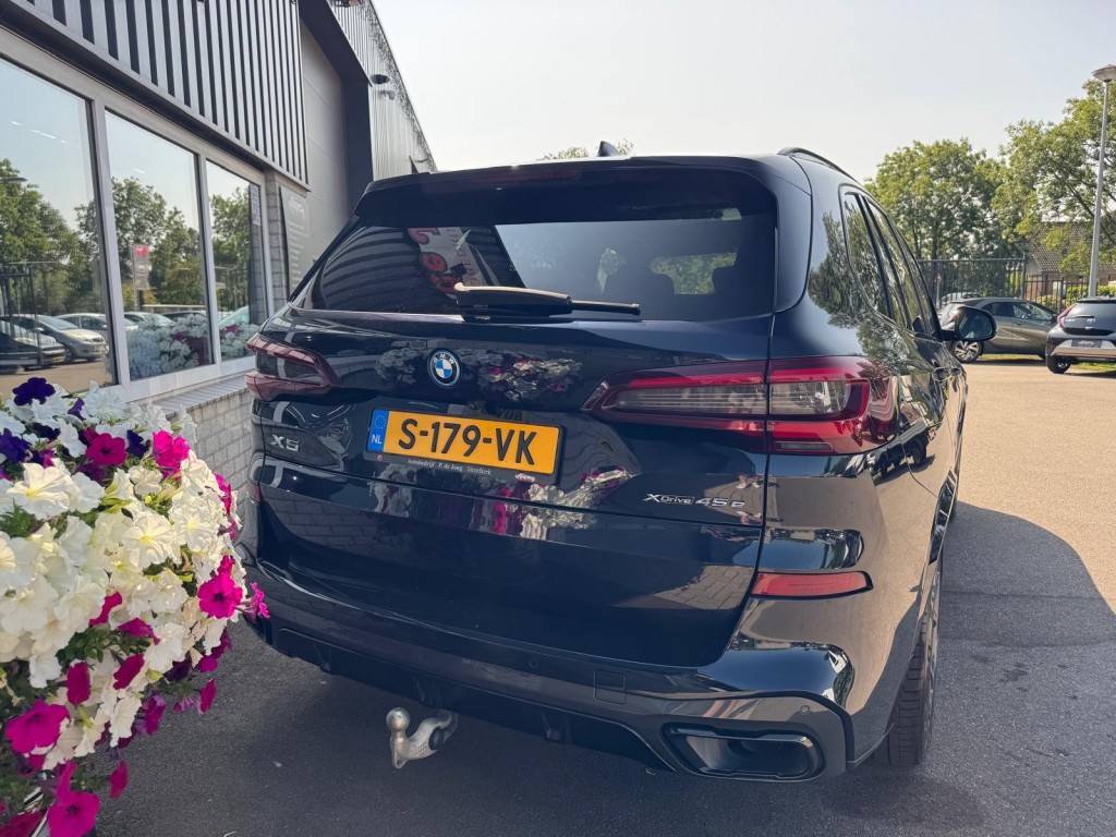 BMW X5 Bmw X5 XDRIVE45E M-Sport Bowers & Wilkins Pano Softclose Laser Trekhaak Mooi vol uitgevoerd!