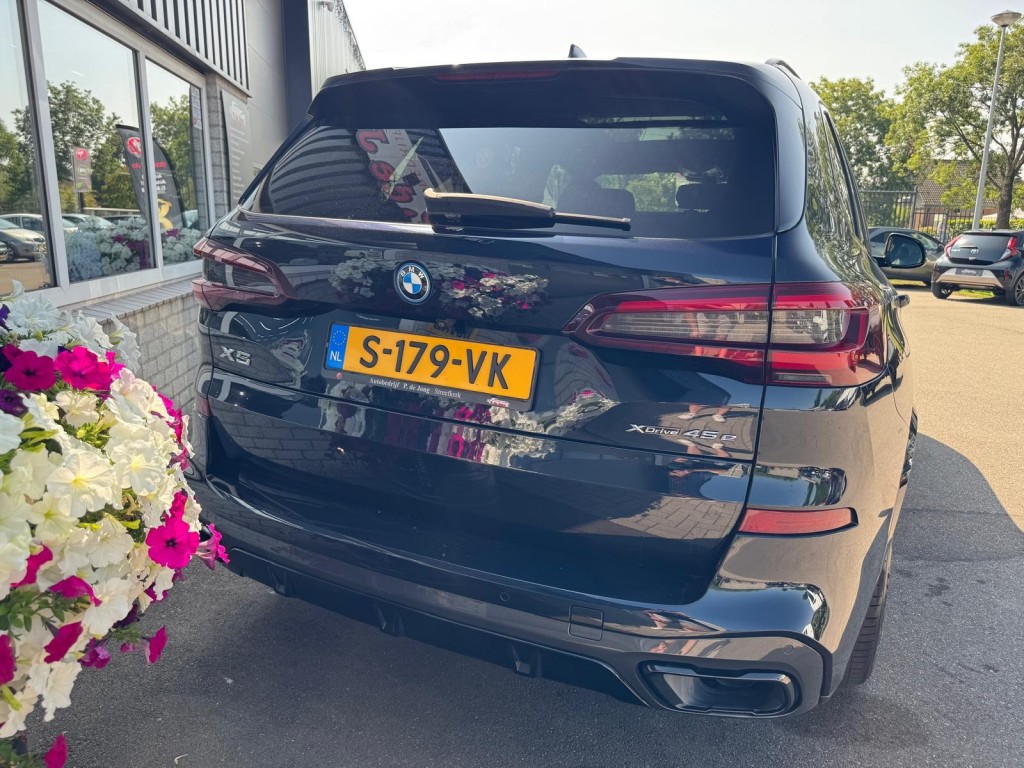 BMW X5 Bmw X5 XDRIVE45E M-Sport Bowers & Wilkins Pano Softclose Laser Trekhaak Mooi vol uitgevoerd!