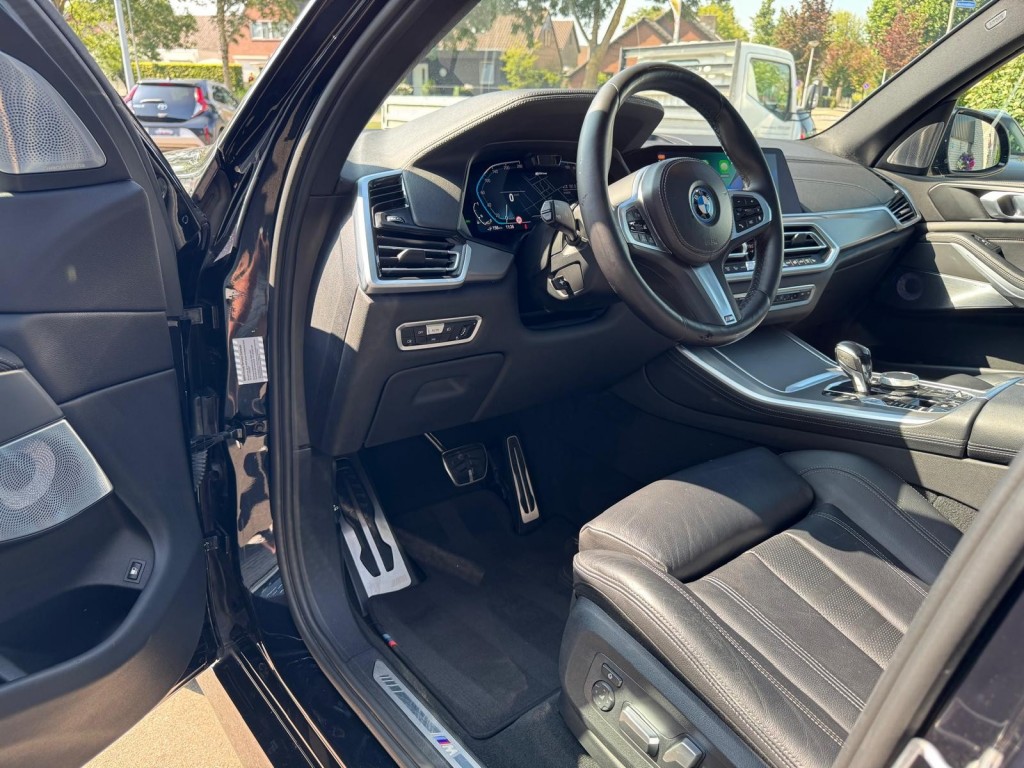 BMW X5 Bmw X5 XDRIVE45E M-Sport Bowers & Wilkins Pano Softclose Laser Trekhaak Mooi vol uitgevoerd!