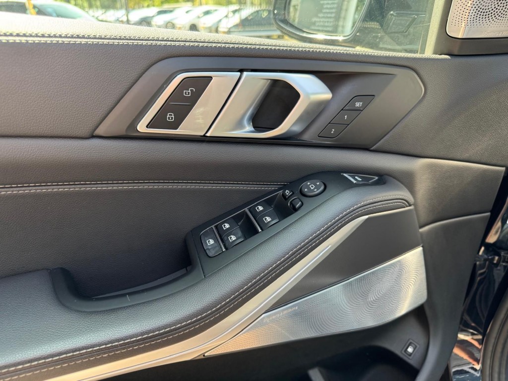 BMW X5 Bmw X5 XDRIVE45E M-Sport Bowers & Wilkins Pano Softclose Laser Trekhaak Mooi vol uitgevoerd!