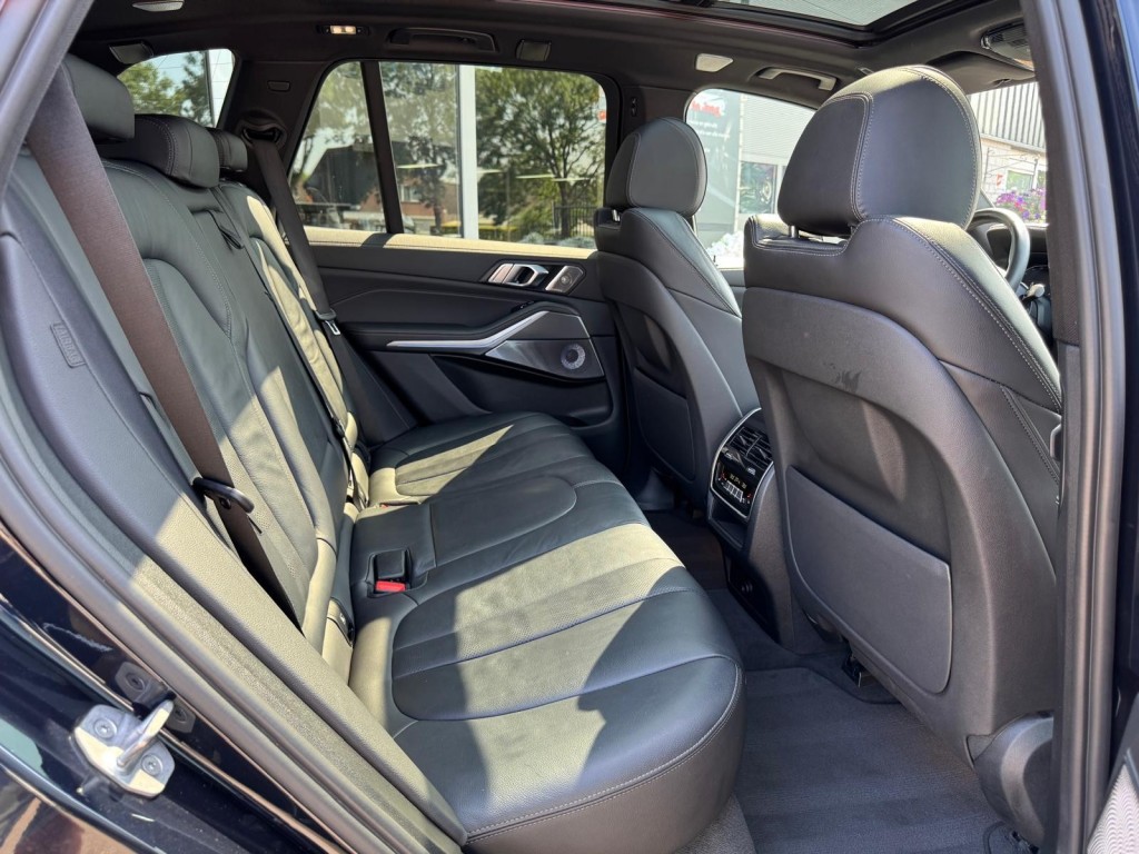 BMW X5 Bmw X5 XDRIVE45E M-Sport Bowers & Wilkins Pano Softclose Laser Trekhaak Mooi vol uitgevoerd!