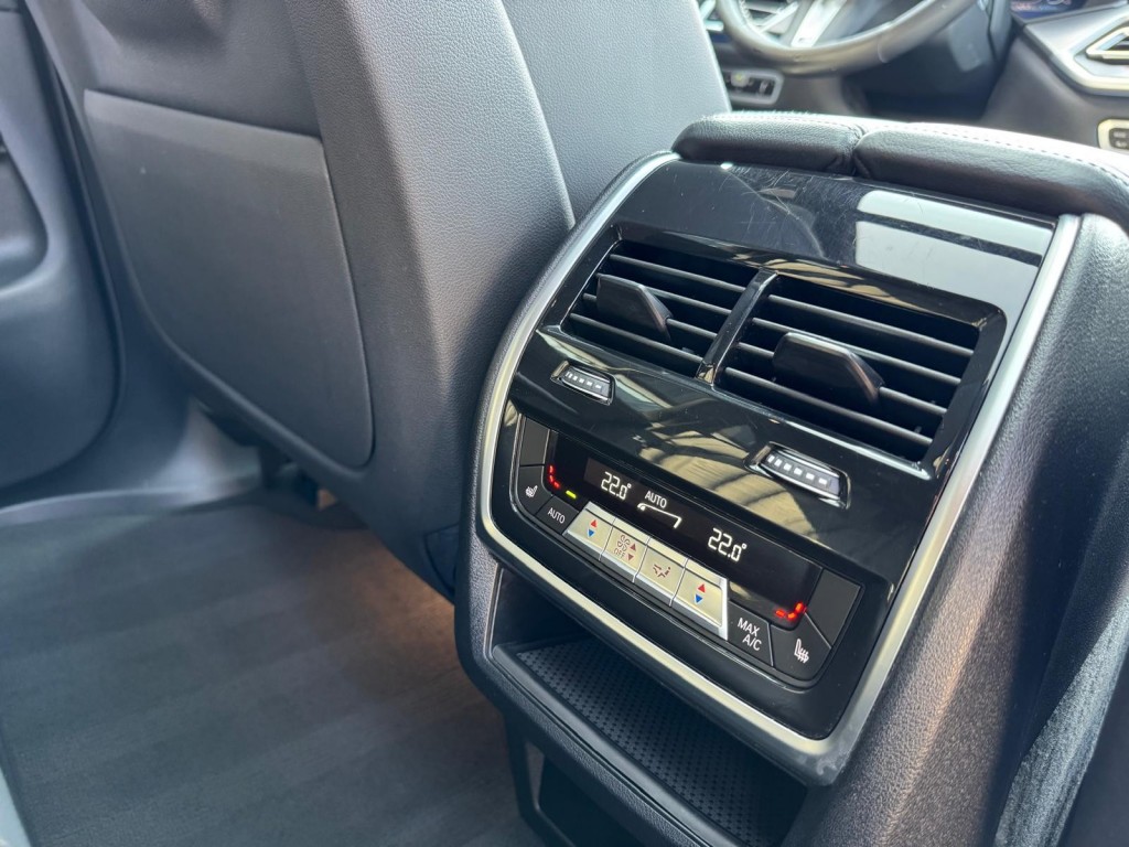 BMW X5 Bmw X5 XDRIVE45E M-Sport Bowers & Wilkins Pano Softclose Laser Trekhaak Mooi vol uitgevoerd!