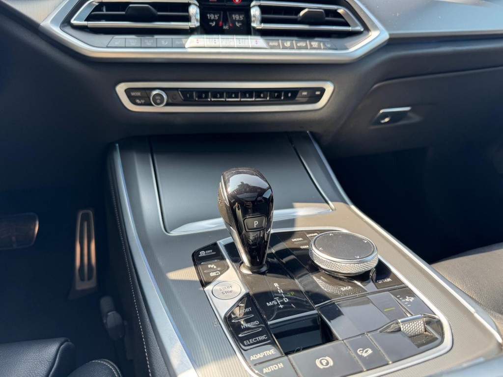 BMW X5 Bmw X5 XDRIVE45E M-Sport Bowers & Wilkins Pano Softclose Laser Trekhaak Mooi vol uitgevoerd!