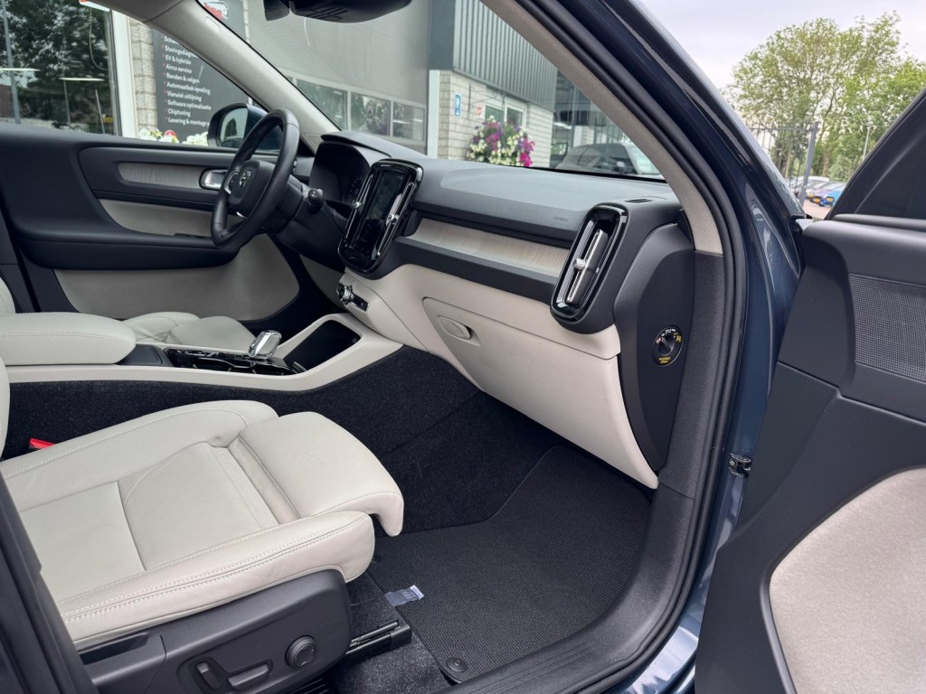 Volvo XC40 Volvo Xc40 2.0 T4 AWD Inscription 1e eigenaar origineel NL Panoramadak Stoelverwarming Camera