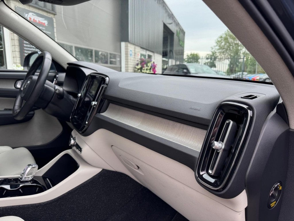 Volvo XC40 Volvo Xc40 2.0 T4 AWD Inscription 1e eigenaar origineel NL Panoramadak Stoelverwarming Camera