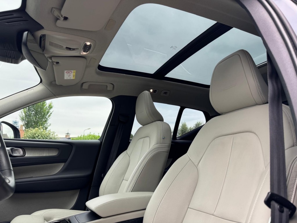 Volvo XC40 Volvo Xc40 2.0 T4 AWD Inscription 1e eigenaar origineel NL Panoramadak Stoelverwarming Camera