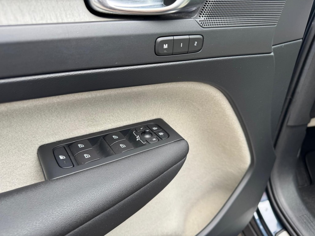 Volvo XC40 Volvo Xc40 2.0 T4 AWD Inscription 1e eigenaar origineel NL Panoramadak Stoelverwarming Camera
