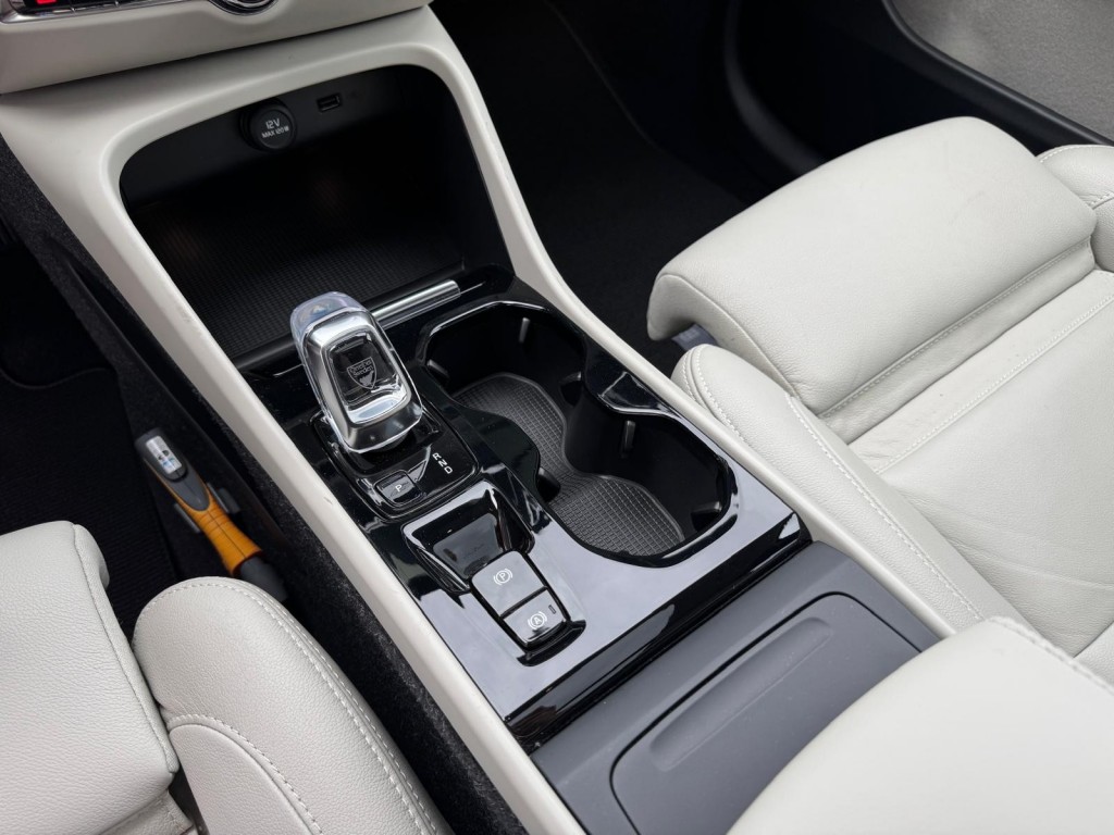 Volvo XC40 Volvo Xc40 2.0 T4 AWD Inscription 1e eigenaar origineel NL Panoramadak Stoelverwarming Camera