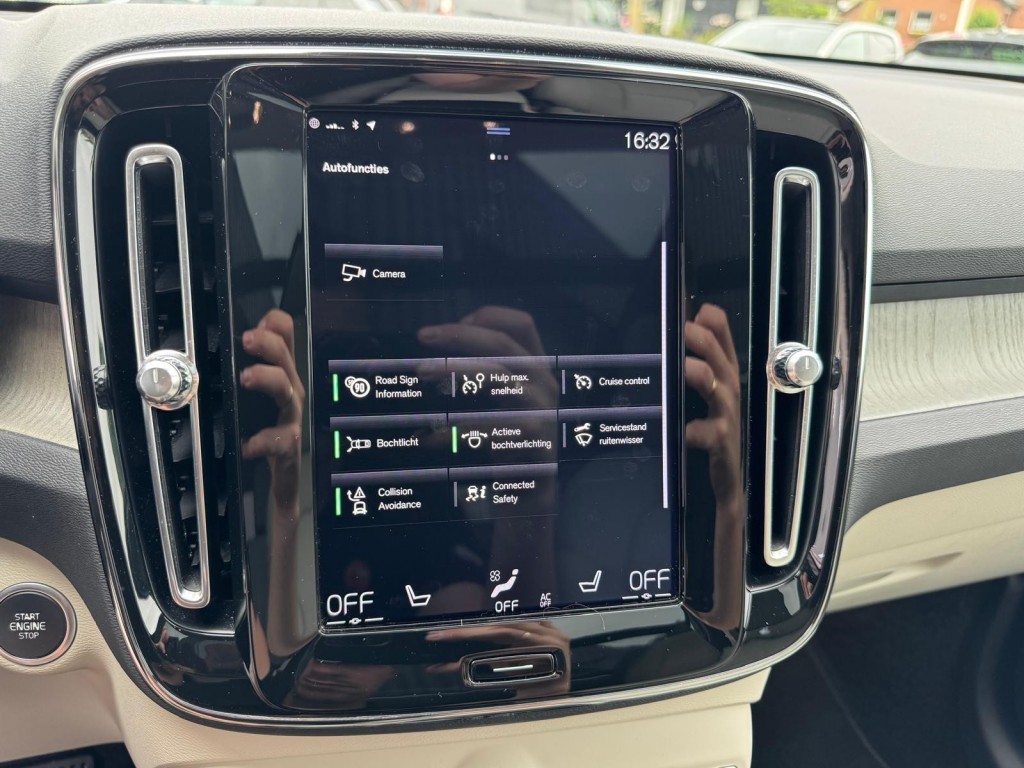 Volvo XC40 Volvo Xc40 2.0 T4 AWD Inscription 1e eigenaar origineel NL Panoramadak Stoelverwarming Camera