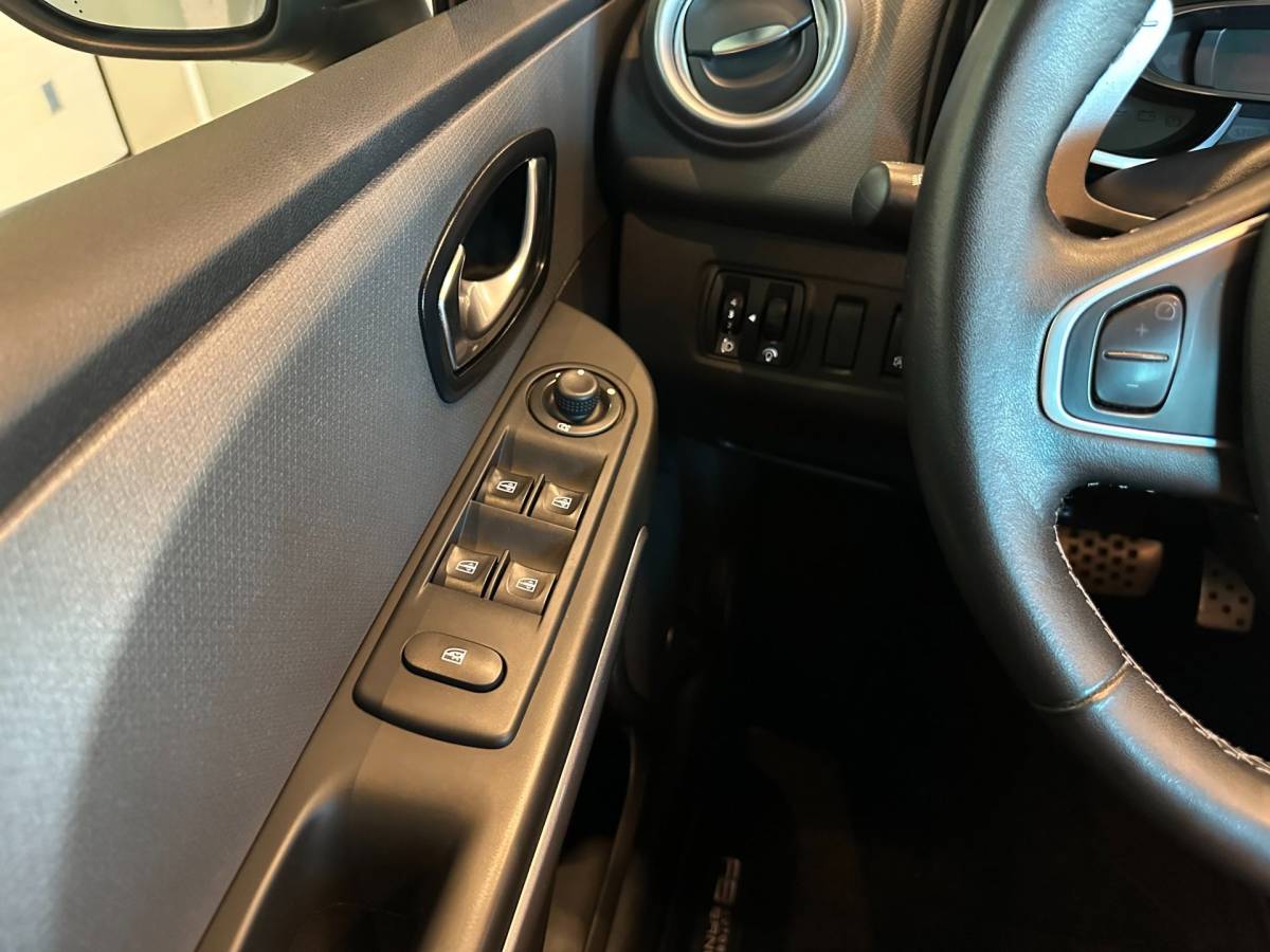 Renault Clio Renault Clio Estate 1.2 GT AUTOMAAT|NAVIGATIE|CLIMA AIRCO|CRUISE CONTROL|LM-VELG|BLUETOOTH|ISOFIX|BASS REFLEX AUDIO|116.151 km NAP