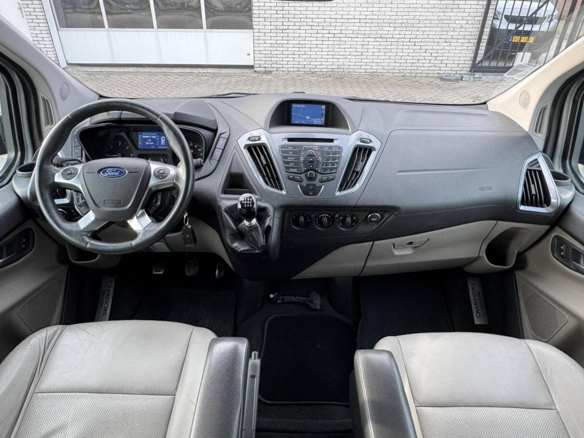 Ford Transit Custom Ford Transit Custom 270 150pk Champions Edition Dubbele Cabine Trekhaak/Camera/Leer/Navi/Cruise