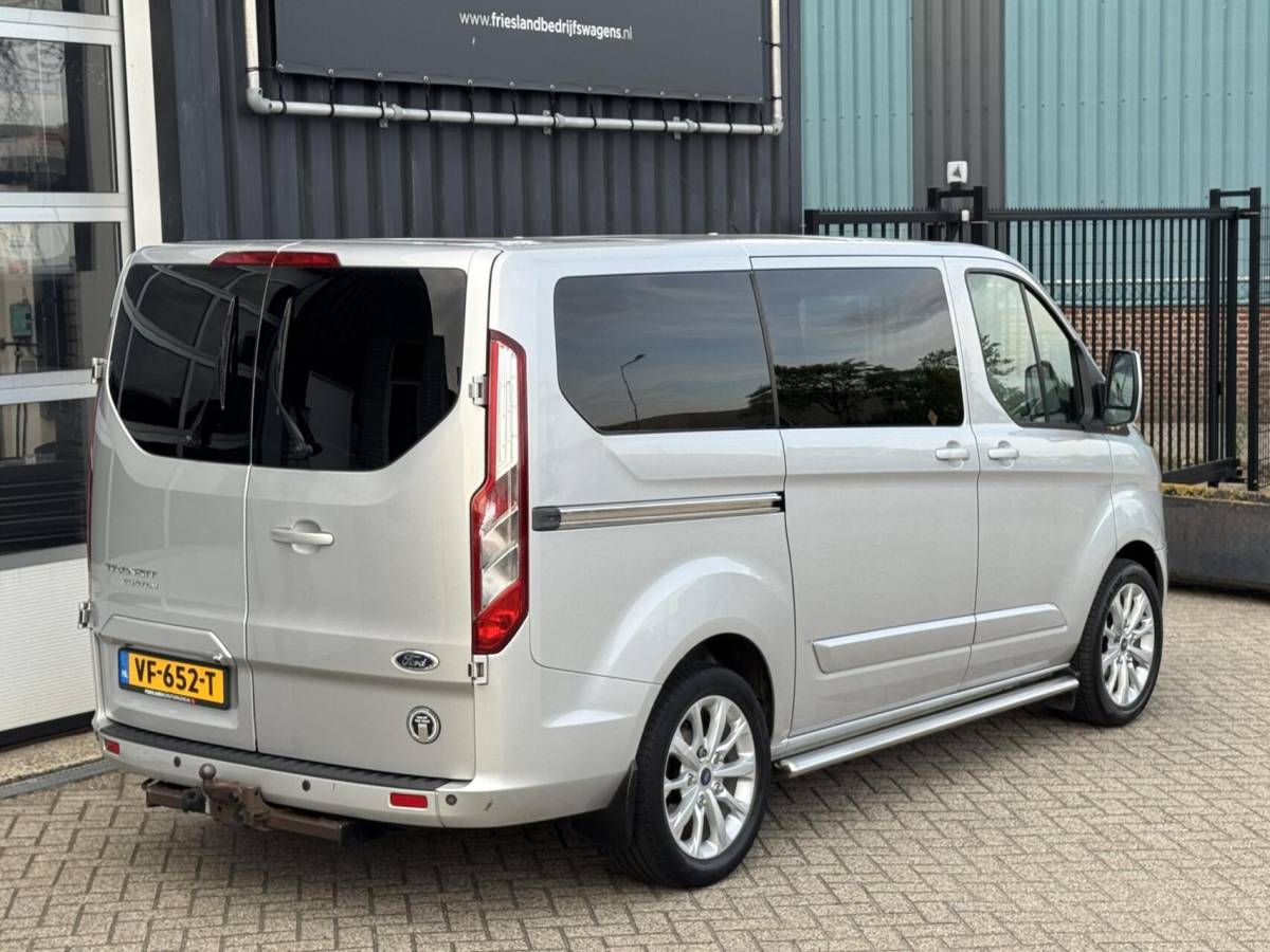 Ford Transit Custom Ford Transit Custom 270 150pk Champions Edition Dubbele Cabine Trekhaak/Camera/Leer/Navi/Cruise