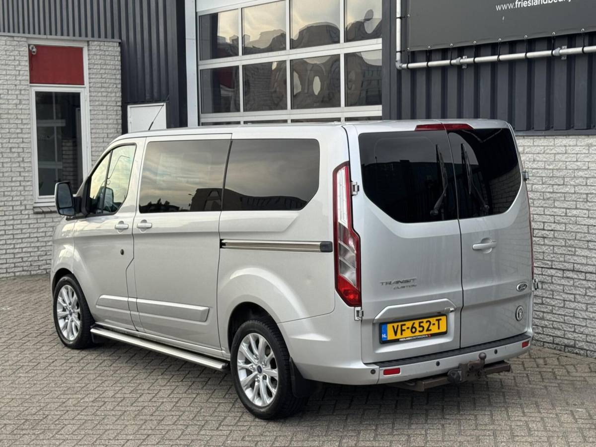 Ford Transit Custom Ford Transit Custom 270 150pk Champions Edition Dubbele Cabine Trekhaak/Camera/Leer/Navi/Cruise