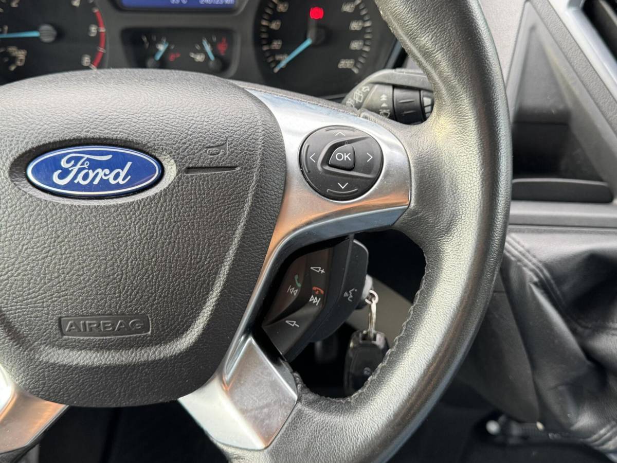 Ford Transit Custom Ford Transit Custom 270 150pk Champions Edition Dubbele Cabine Trekhaak/Camera/Leer/Navi/Cruise