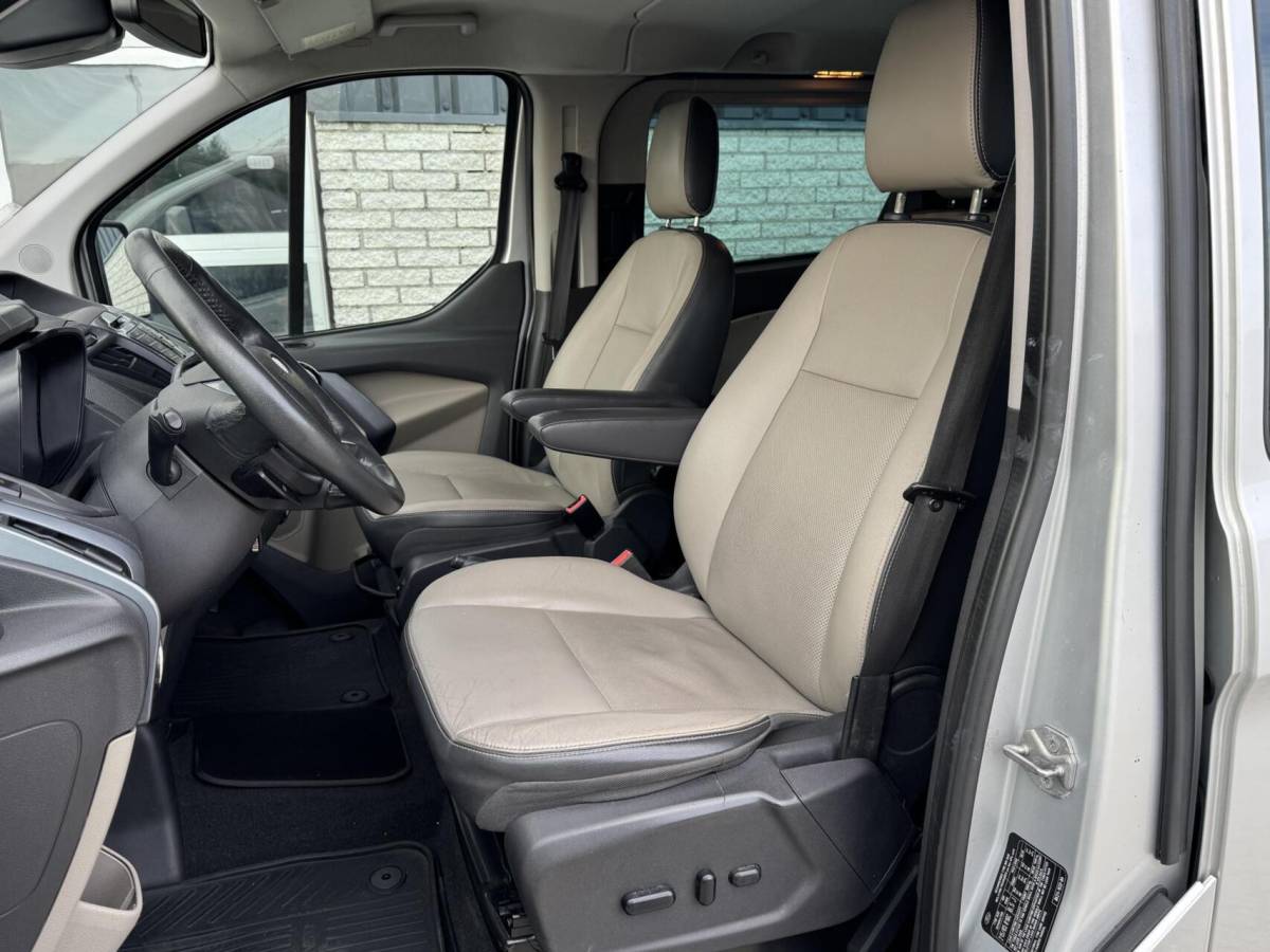 Ford Transit Custom Ford Transit Custom 270 150pk Champions Edition Dubbele Cabine Trekhaak/Camera/Leer/Navi/Cruise