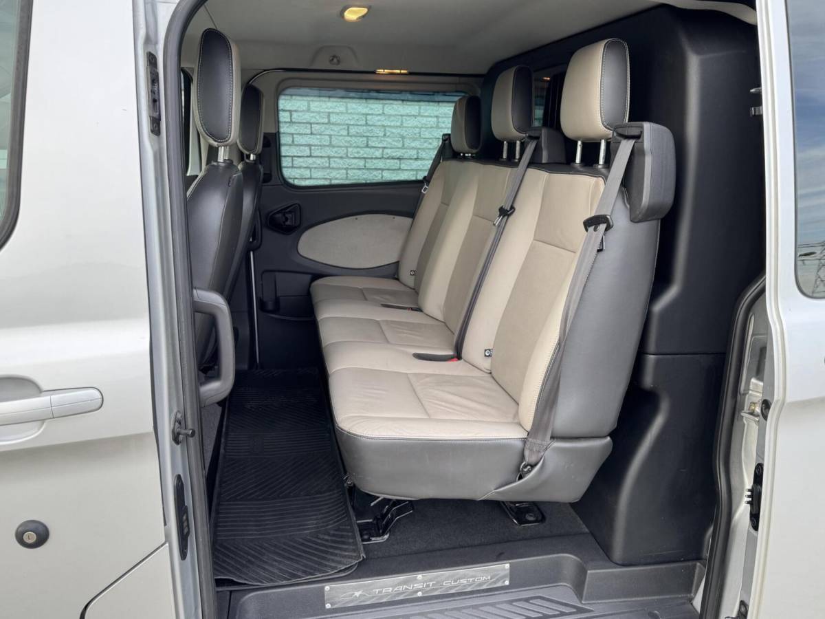 Ford Transit Custom Ford Transit Custom 270 150pk Champions Edition Dubbele Cabine Trekhaak/Camera/Leer/Navi/Cruise