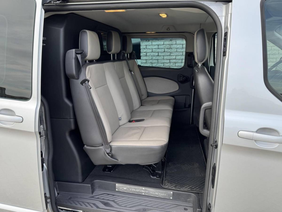 Ford Transit Custom Ford Transit Custom 270 150pk Champions Edition Dubbele Cabine Trekhaak/Camera/Leer/Navi/Cruise