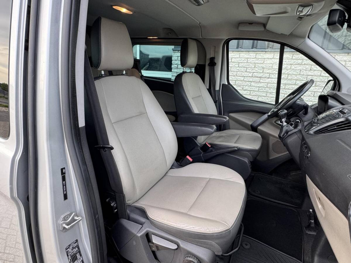 Ford Transit Custom Ford Transit Custom 270 150pk Champions Edition Dubbele Cabine Trekhaak/Camera/Leer/Navi/Cruise