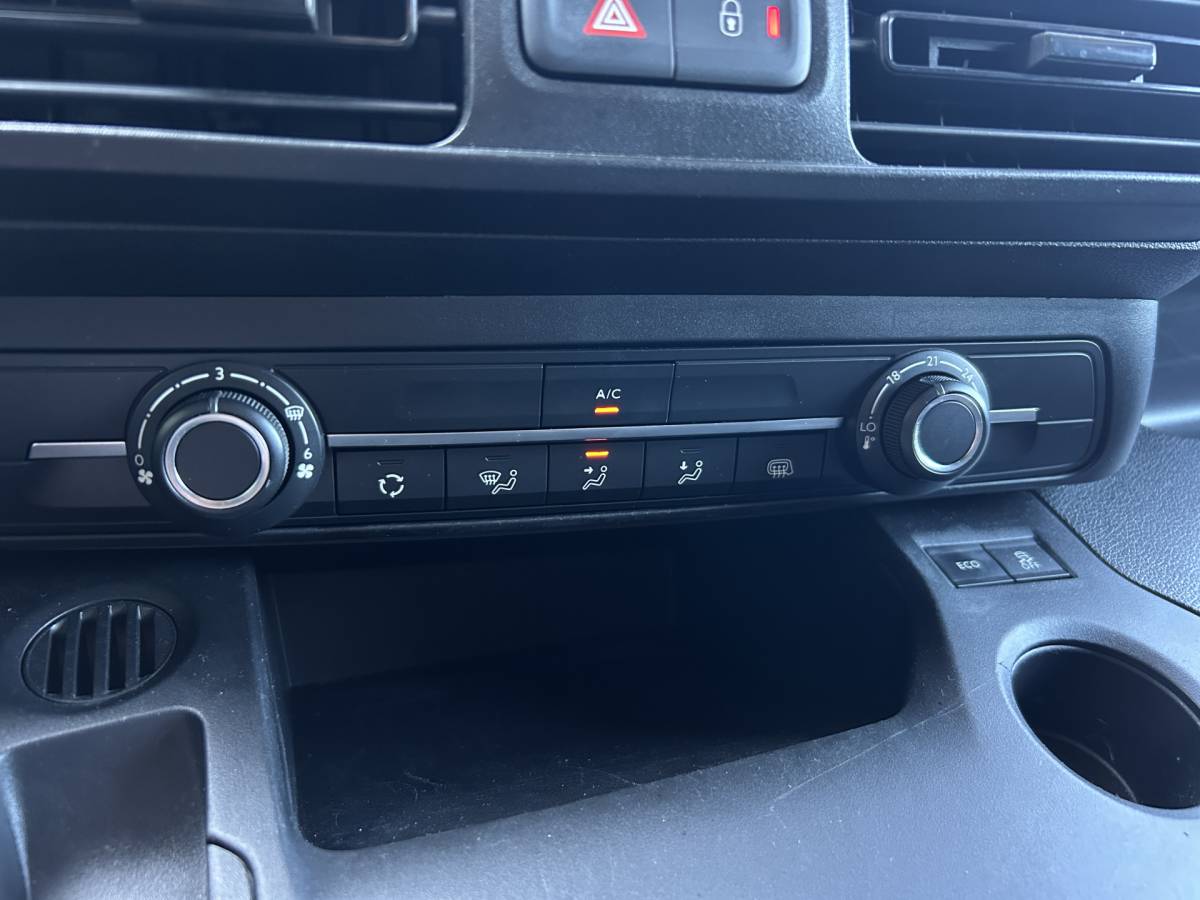 Citroën Berlingo Citroën Berlingo 1.5 BlueHDI AUTOMAAT 3 PERS CAMERA NAVI CRUISE AIRCO LMV
