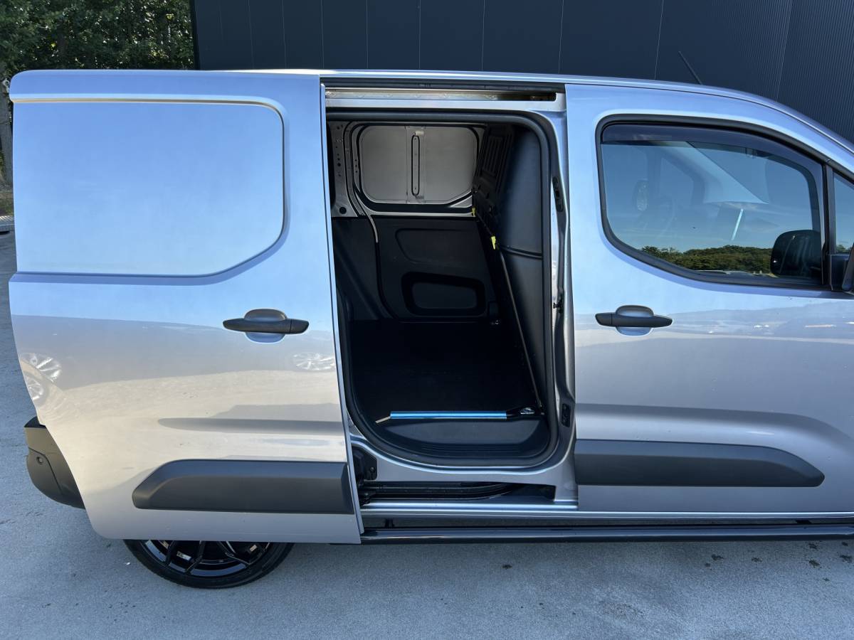 Citroën Berlingo Citroën Berlingo 1.5 BlueHDI AUTOMAAT 3 PERS CAMERA NAVI CRUISE AIRCO LMV