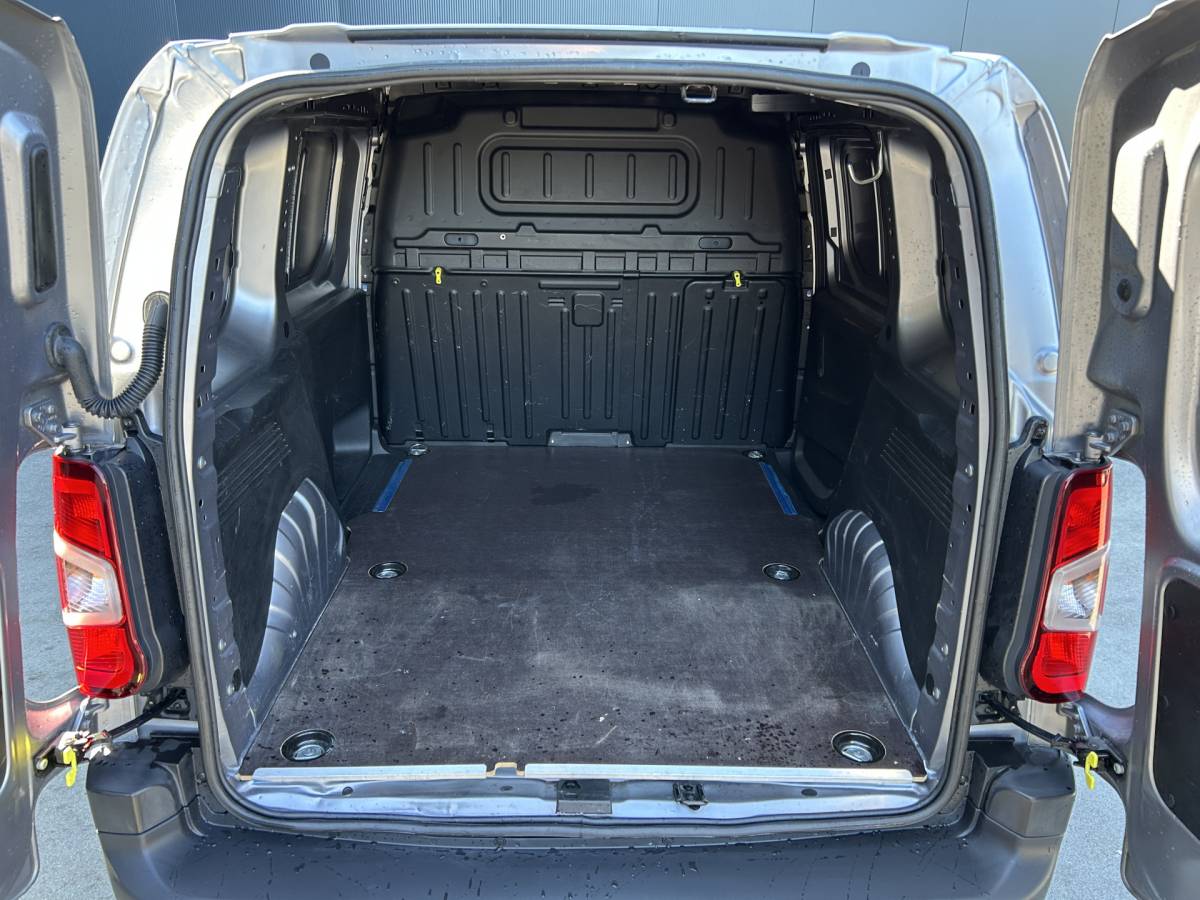 Citroën Berlingo Citroën Berlingo 1.5 BlueHDI AUTOMAAT 3 PERS CAMERA NAVI CRUISE AIRCO LMV