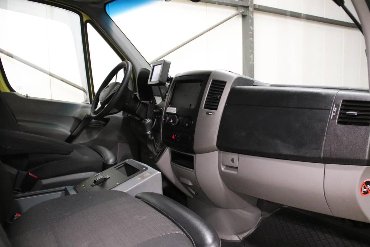 Mercedes-Benz Sprinter Mercedes-Benz Sprinter 319 CDI 190PK L2H2 AMBULANCE AUTOMAAT Mercedes-benz Sprinter 319 CDI L2H2 AMBULANCE AUTOMAAT Euro 6 Ziekenwagen Rettungswagen Krankenwagen