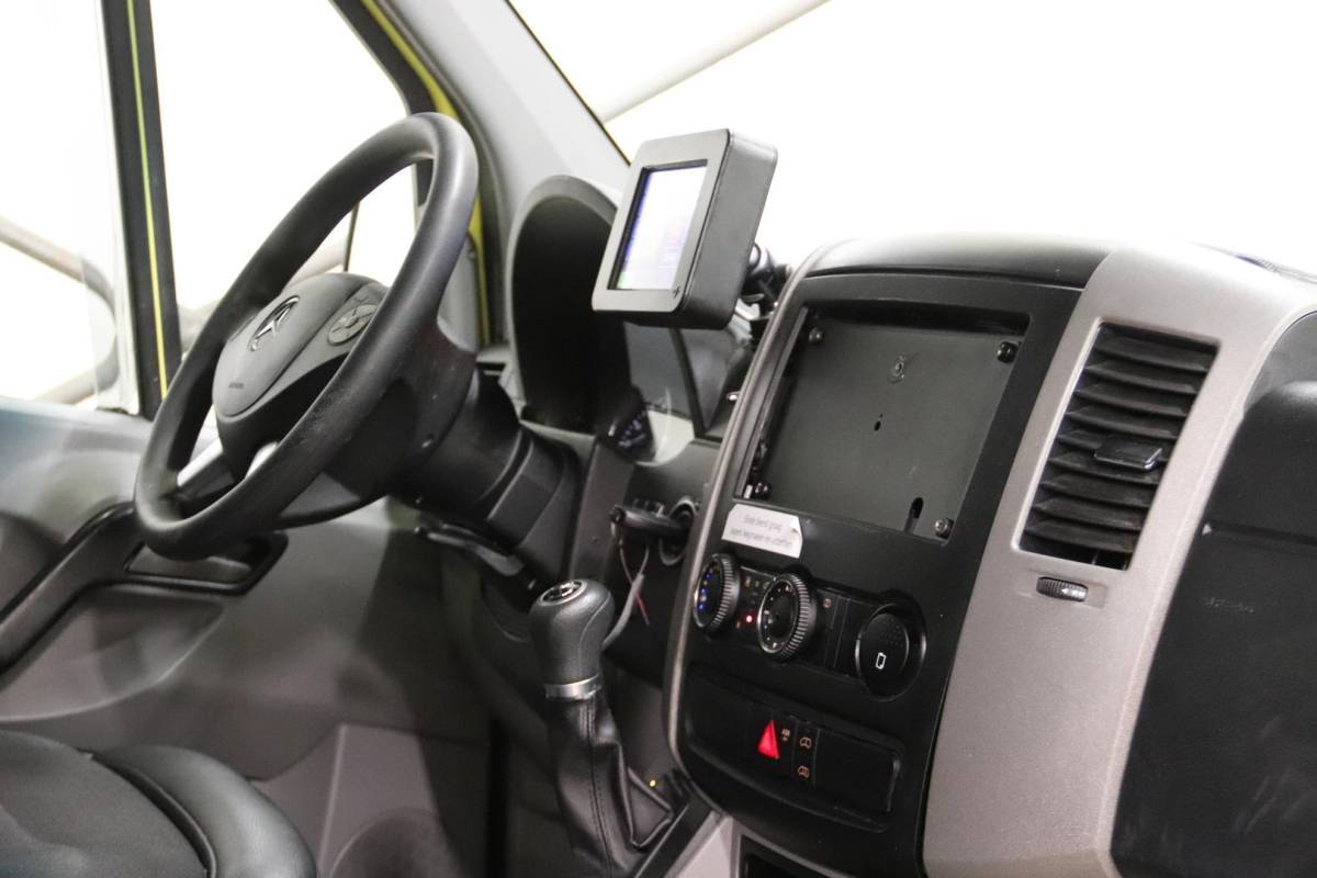 Mercedes-Benz Sprinter Mercedes-Benz Sprinter 319 CDI 190PK L2H2 AMBULANCE AUTOMAAT Mercedes-benz Sprinter 319 CDI L2H2 AMBULANCE AUTOMAAT Euro 6 Ziekenwagen Rettungswagen Krankenwagen