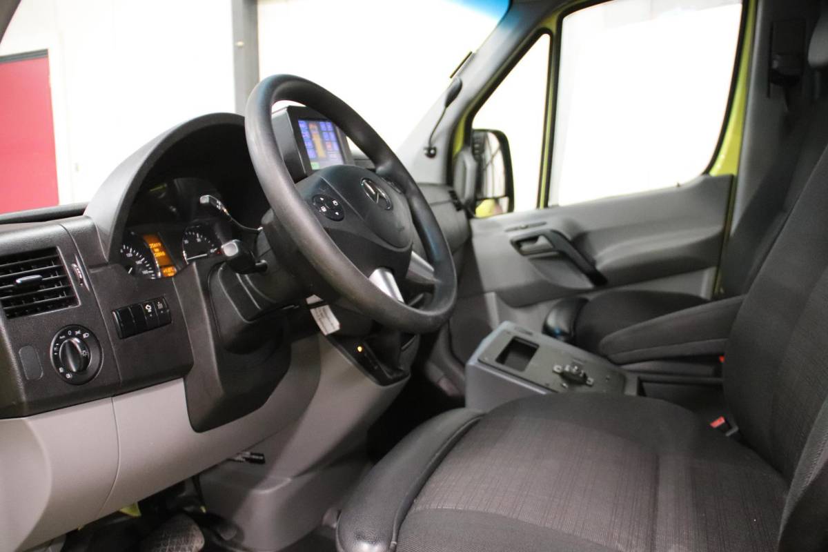 Mercedes-Benz Sprinter Mercedes-Benz Sprinter 319 CDI 190PK L2H2 AMBULANCE AUTOMAAT Mercedes-benz Sprinter 319 CDI L2H2 AMBULANCE AUTOMAAT Euro 6 Ziekenwagen Rettungswagen Krankenwagen