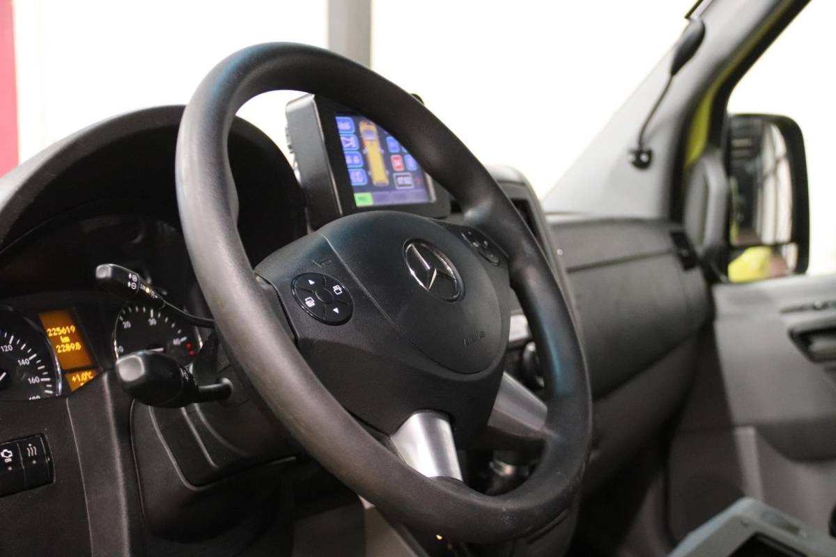 Mercedes-Benz Sprinter Mercedes-Benz Sprinter 319 CDI 190PK L2H2 AMBULANCE AUTOMAAT Mercedes-benz Sprinter 319 CDI L2H2 AMBULANCE AUTOMAAT Euro 6 Ziekenwagen Rettungswagen Krankenwagen