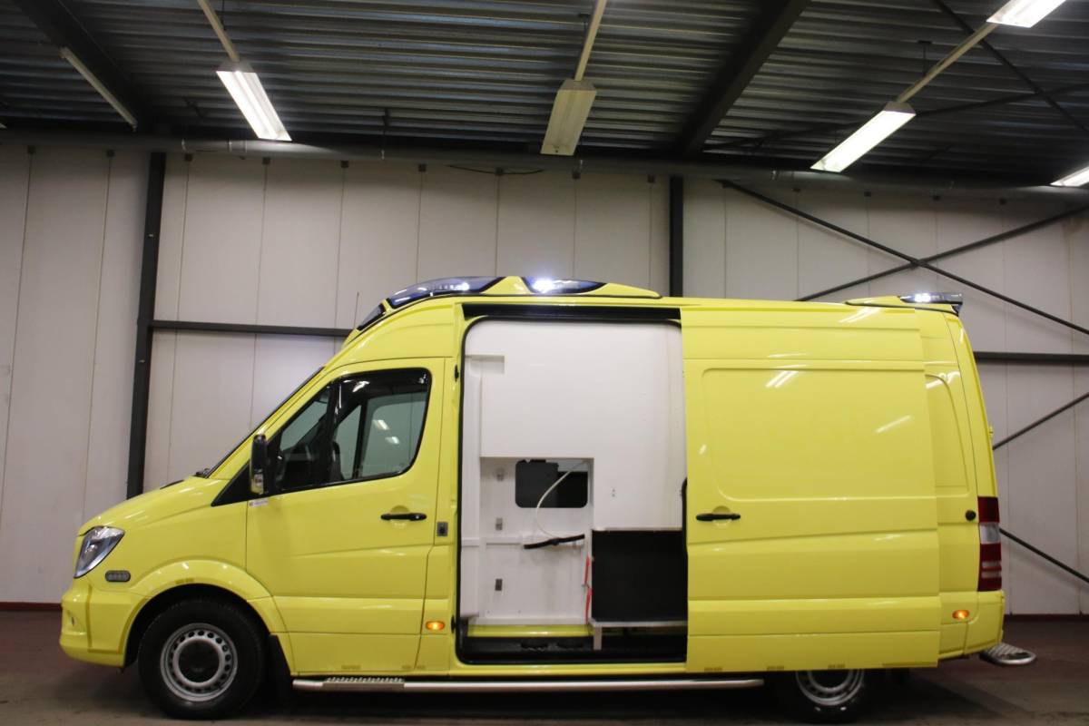 Mercedes-Benz Sprinter Mercedes-Benz Sprinter 319 CDI 190PK L2H2 AMBULANCE AUTOMAAT Mercedes-benz Sprinter 319 CDI L2H2 AMBULANCE AUTOMAAT Euro 6 Ziekenwagen Rettungswagen Krankenwagen