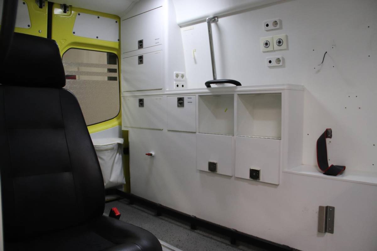 Mercedes-Benz Sprinter Mercedes-Benz Sprinter 319 CDI 190PK L2H2 AMBULANCE AUTOMAAT Mercedes-benz Sprinter 319 CDI L2H2 AMBULANCE AUTOMAAT Euro 6 Ziekenwagen Rettungswagen Krankenwagen