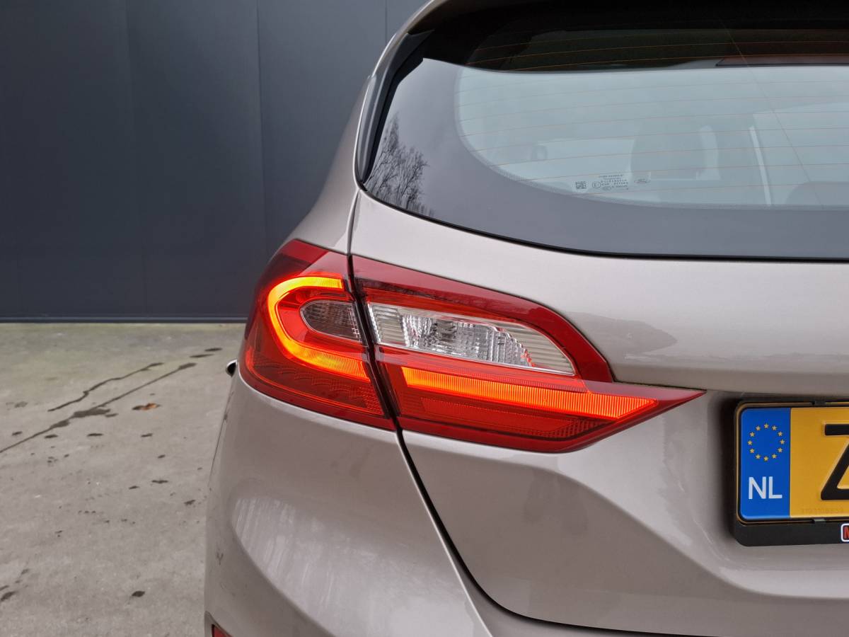 Ford Fiesta Ford Fiesta 1.0 EcoBoost Vignale CRUISE NAVI CAMERA ECC XENON PARK ASSIST ST LINE