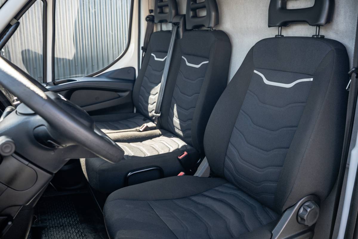 Iveco Daily Iveco Daily 35S14V 2.3 L2H2 | Automaat | 1e Eigenaar | Euro 6 | Cruise | Climate | Trekhaak