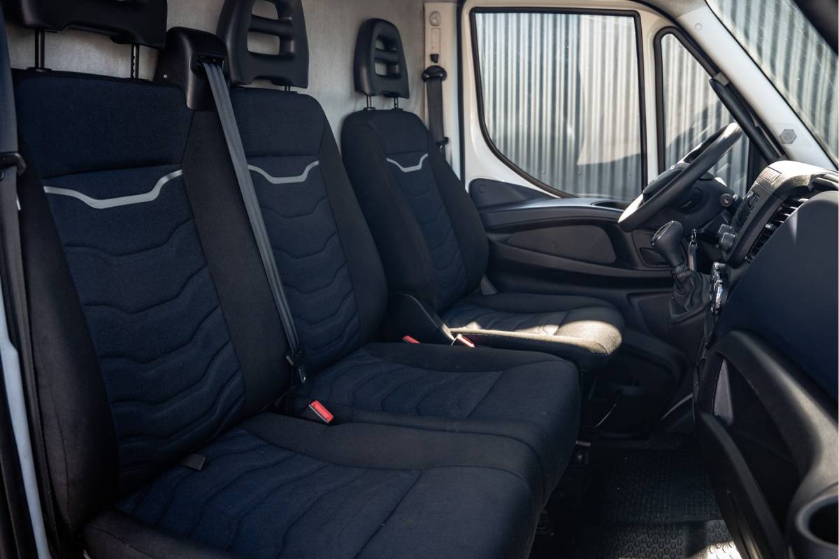 Iveco Daily Iveco Daily 35S14V 2.3 L2H2 | Automaat | 1e Eigenaar | Euro 6 | Cruise | Climate | Trekhaak