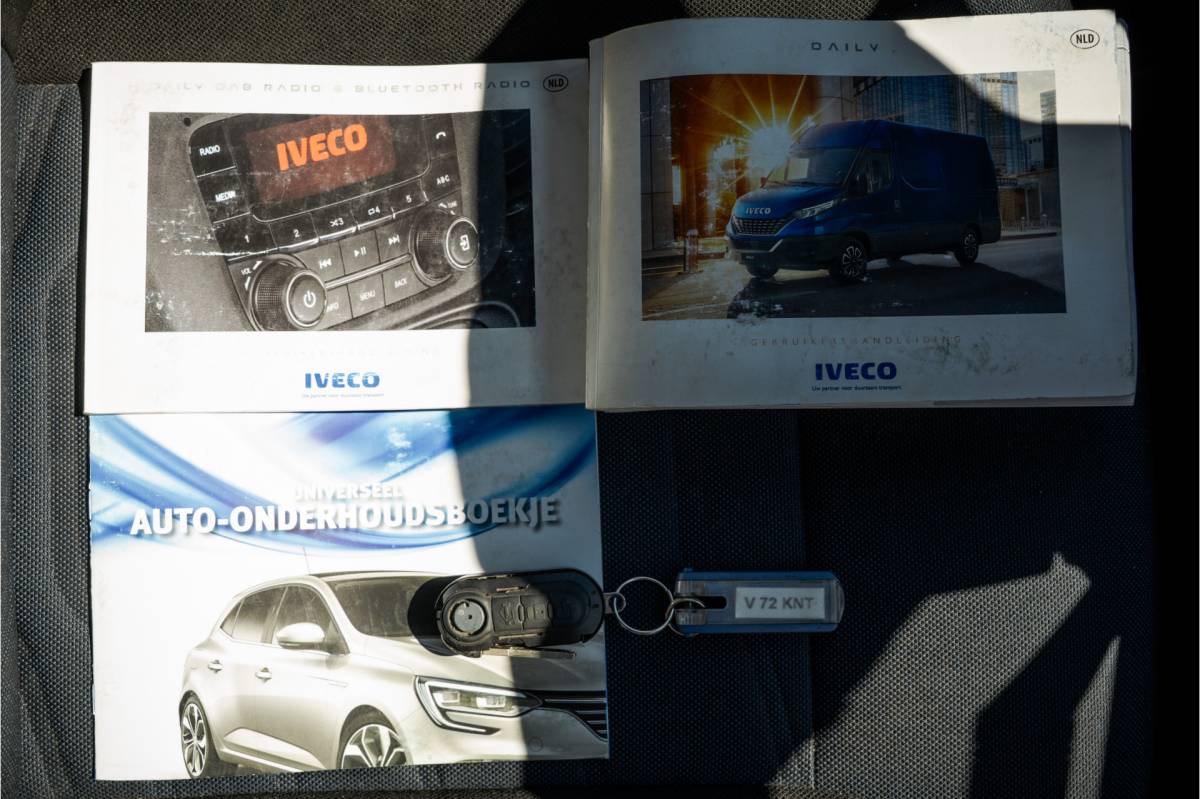 Iveco Daily Iveco Daily 35S14V 2.3 L2H2 | Automaat | 1e Eigenaar | Euro 6 | Cruise | Climate | Trekhaak