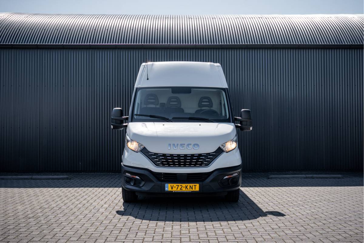 Iveco Daily Iveco Daily 35S14V 2.3 L2H2 | Automaat | 1e Eigenaar | Euro 6 | Cruise | Climate | Trekhaak