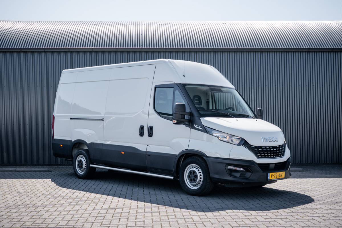 Iveco Daily Iveco Daily 35S14V 2.3 L2H2 | Automaat | 1e Eigenaar | Euro 6 | Cruise | Climate | Trekhaak
