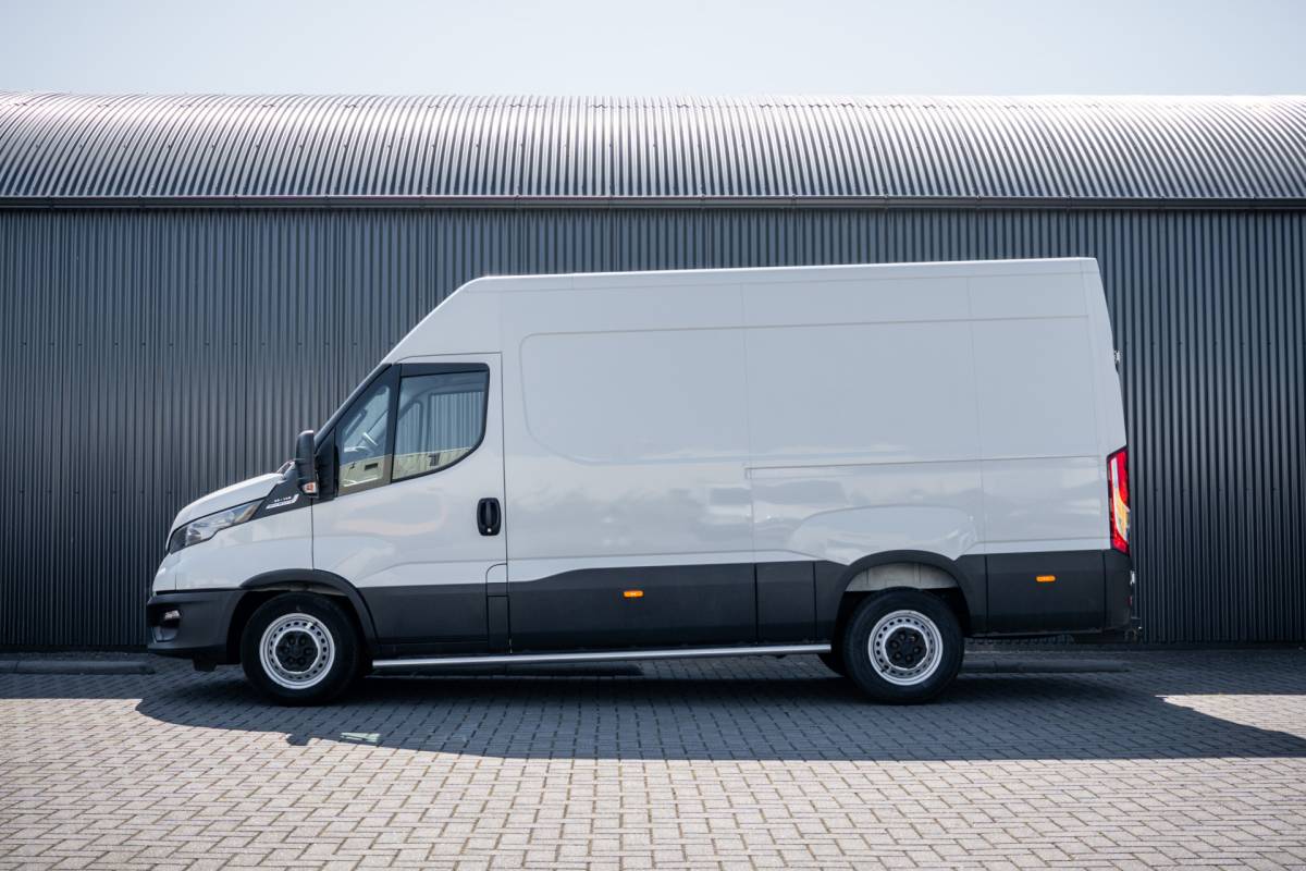 Iveco Daily Iveco Daily 35S14V 2.3 L2H2 | Automaat | 1e Eigenaar | Euro 6 | Cruise | Climate | Trekhaak