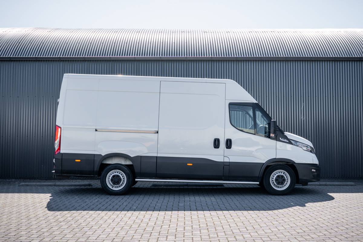 Iveco Daily Iveco Daily 35S14V 2.3 L2H2 | Automaat | 1e Eigenaar | Euro 6 | Cruise | Climate | Trekhaak
