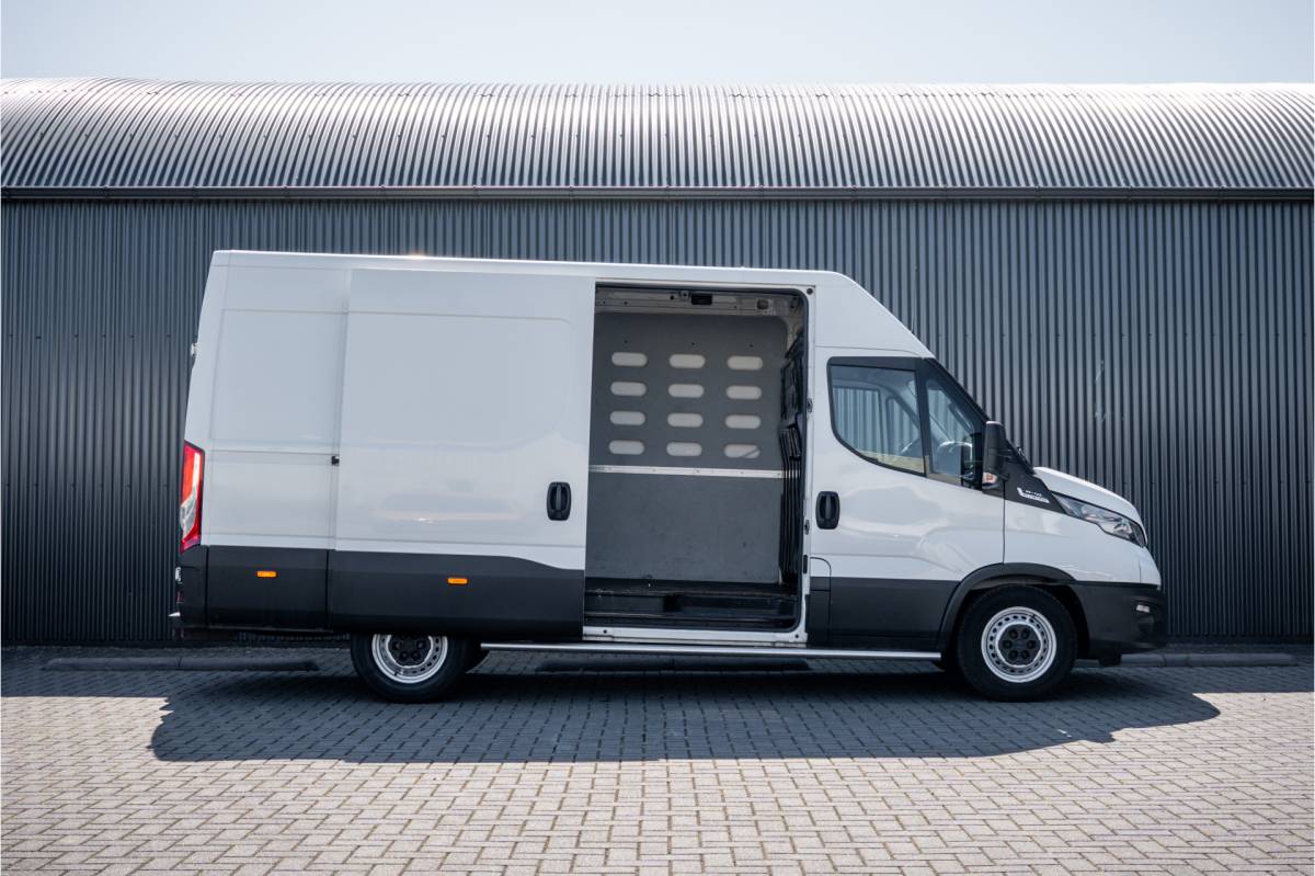 Iveco Daily Iveco Daily 35S14V 2.3 L2H2 | Automaat | 1e Eigenaar | Euro 6 | Cruise | Climate | Trekhaak