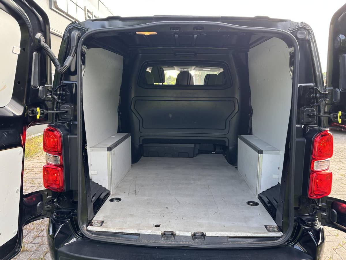 Opel Vivaro-e Opel Vivaro-e L3H1 Innovation DC 75 kWh | 329 km WLTP | Dubbele Schuifdeur | Camera | Trekhaak | CarPlay | Navi | 17″ LMV