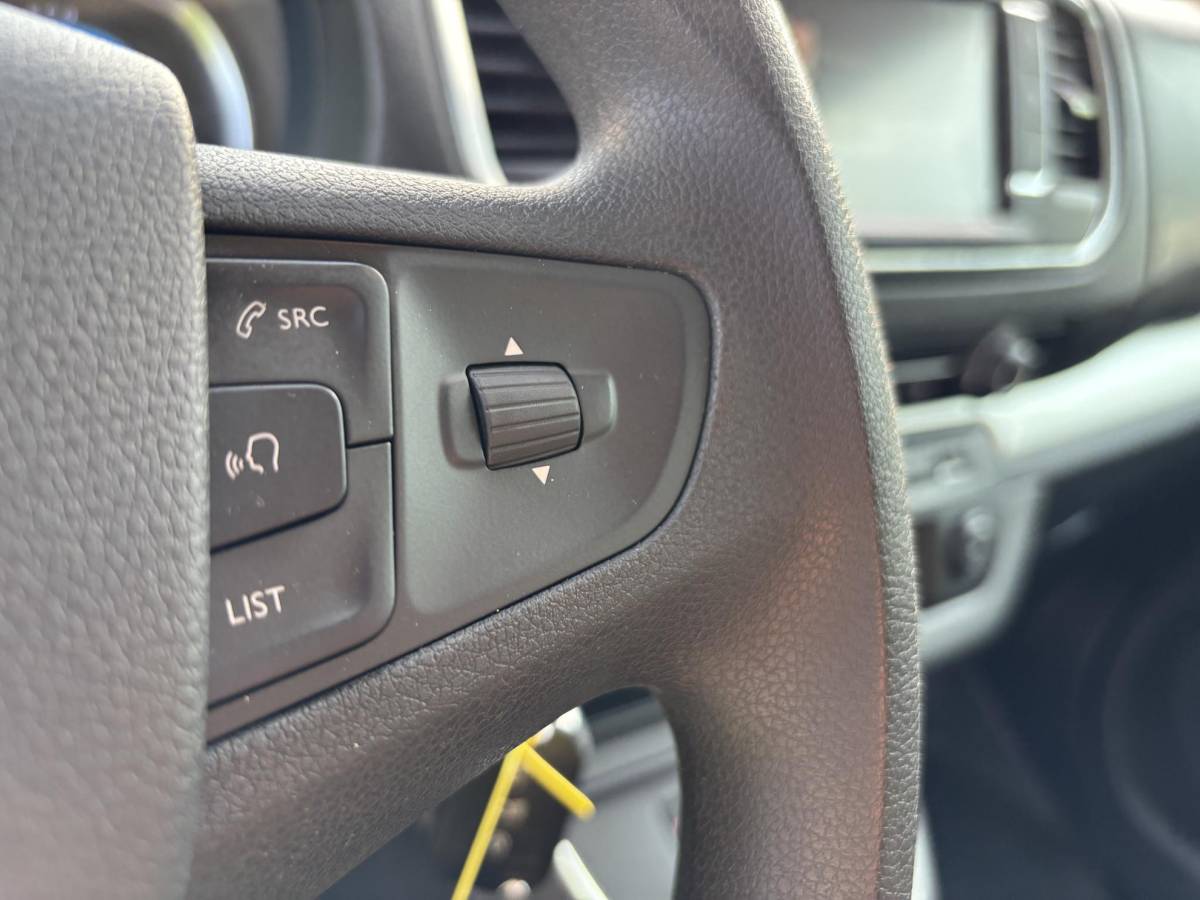 Opel Vivaro-e Opel Vivaro-e L3H1 Innovation DC 75 kWh | 329 km WLTP | Dubbele Schuifdeur | Camera | Trekhaak | CarPlay | Navi | 17″ LMV