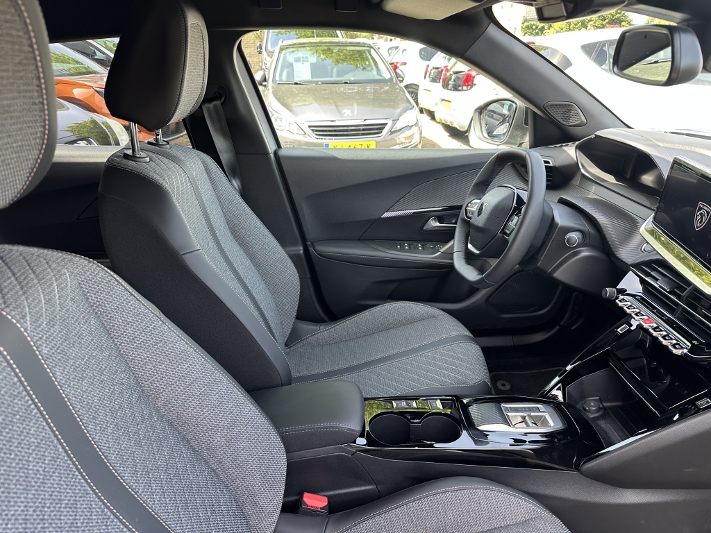 Peugeot e-2008 Peugeot e-2008 EV Allure 50 kWh | Camera Voor & Achter |