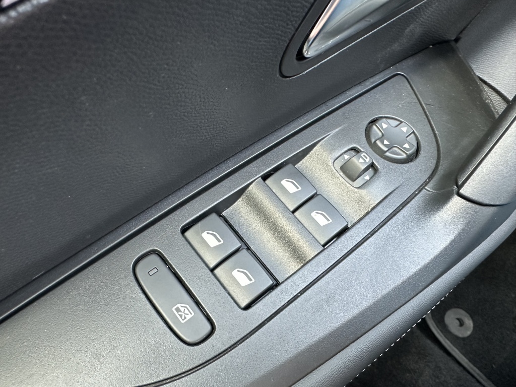 Peugeot e-2008 Peugeot e-2008 EV Allure 50 kWh | Camera Voor & Achter |