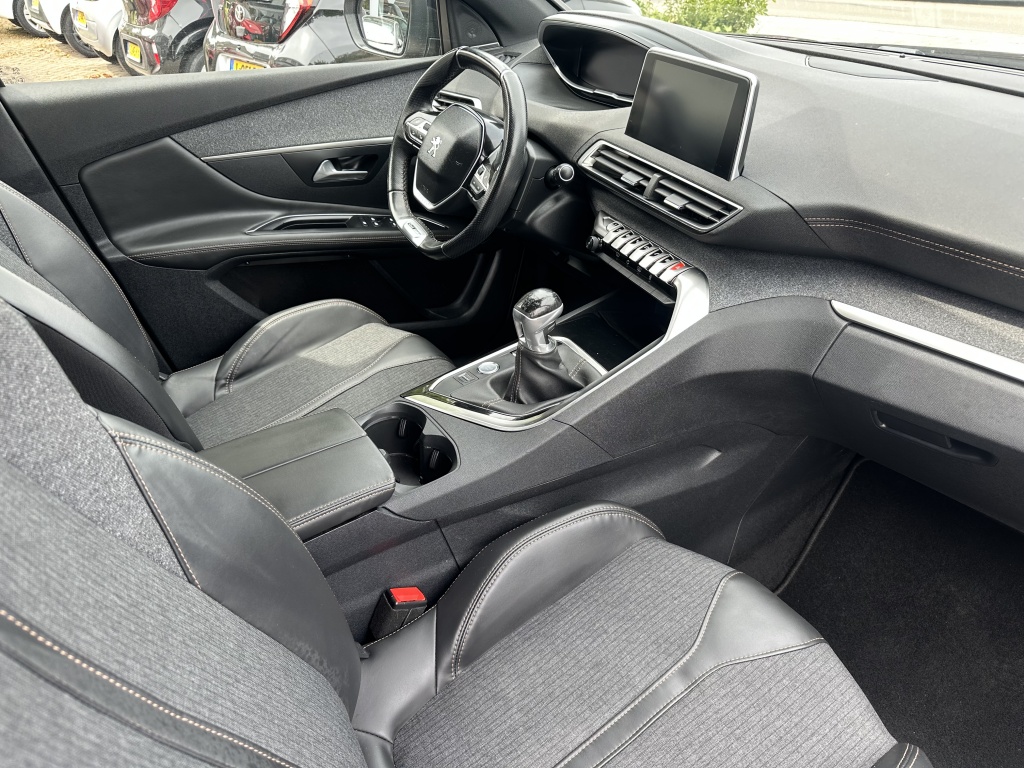 Peugeot 3008 Peugeot 3008 1.2 GT Line | Nieuwe Motor 2024 | Duindam Original |